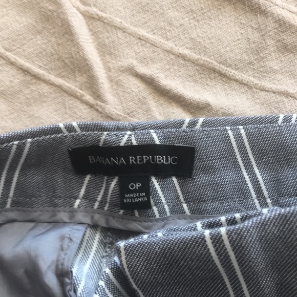 LIKE NEW 2 Pairs Banana republic pants - Picture 5 of 5